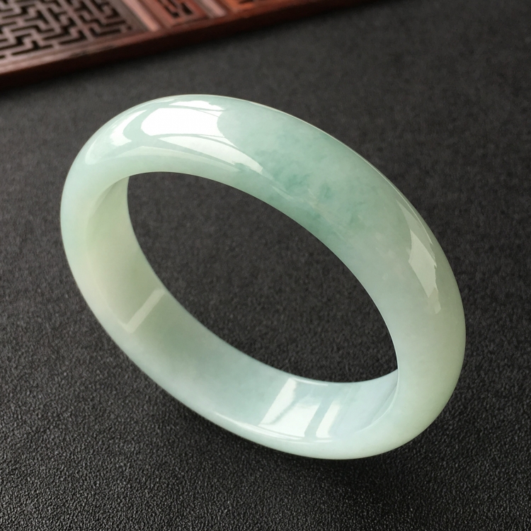 (超值推荐)糯冰种晴水略飘花手镯(59.2mm)