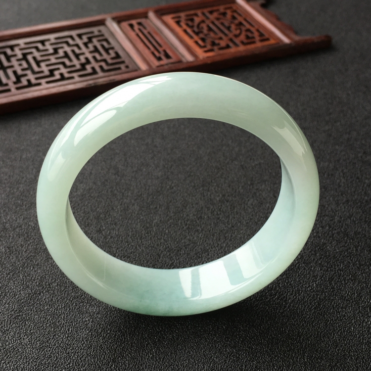 (超值推荐)糯冰种晴水略飘花手镯(59.2mm)