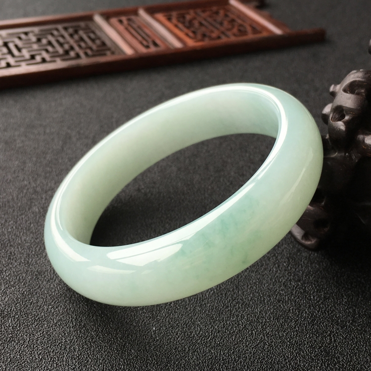 (超值推荐)糯冰种晴水略飘花手镯(59.2mm)