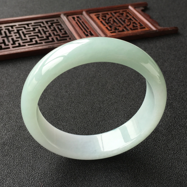 (超值推荐)糯冰种晴水略飘花手镯(59.1mm)