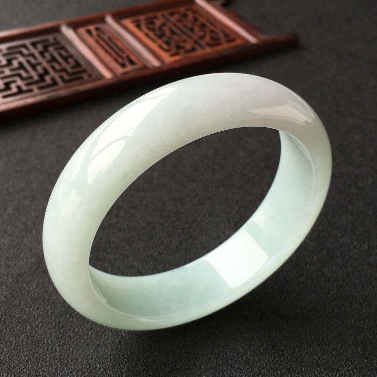(超值推荐)糯冰种晴水略飘花手镯(59.1mm)