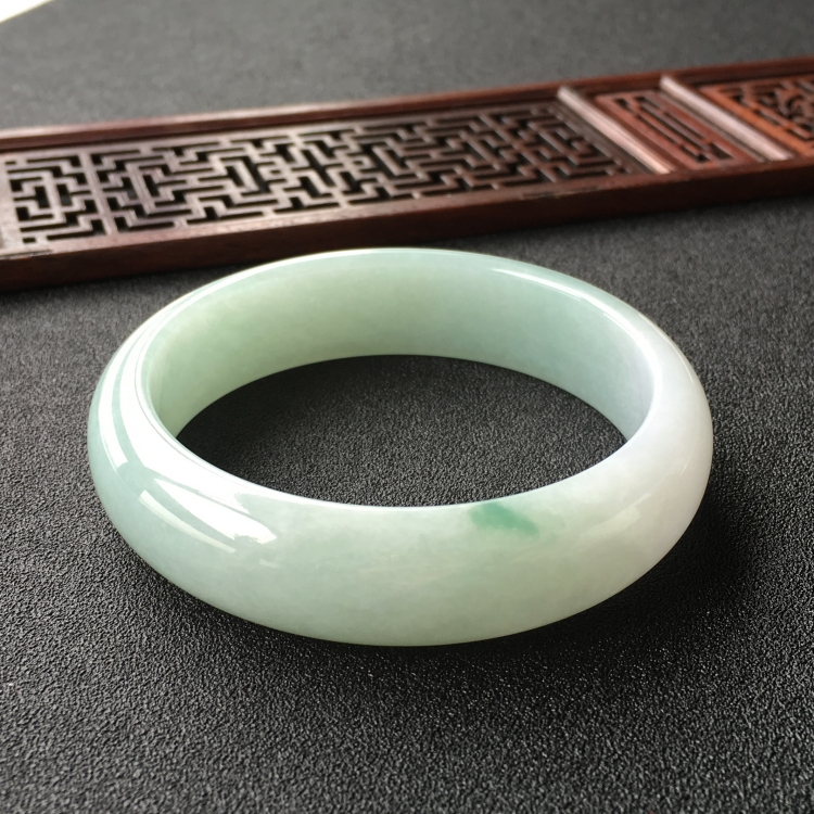 (超值推荐)糯冰种晴水略飘花手镯(59.1mm)