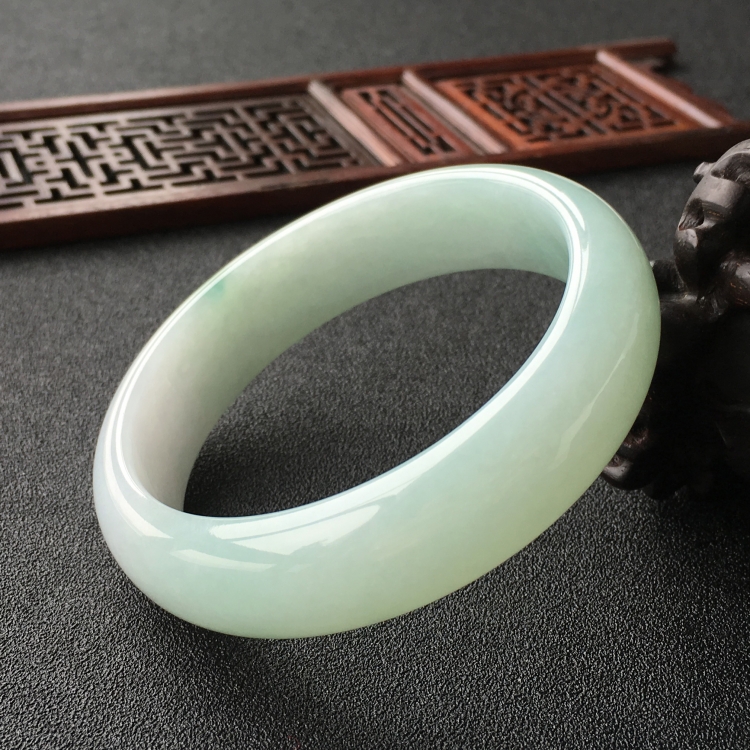 (超值推荐)糯冰种晴水略飘花手镯(59.1mm)