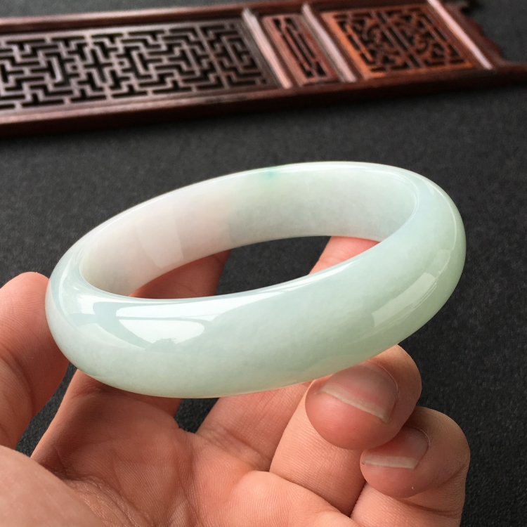 (超值推荐)糯冰种晴水略飘花手镯(59.1mm)