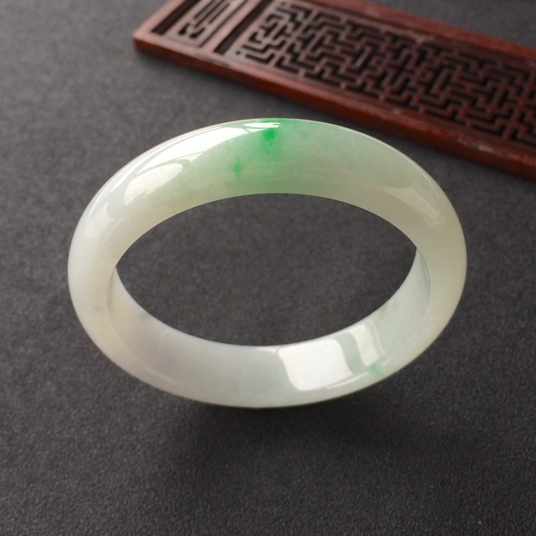 (超值推荐)糯冰种飘翠手镯(59.6mm)