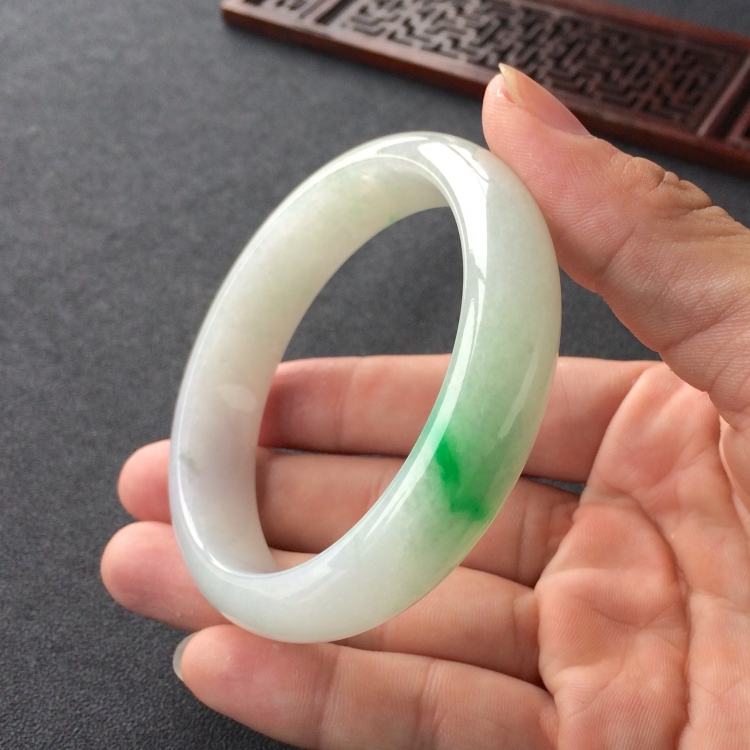 (超值推荐)糯冰种飘翠手镯(59.6mm)