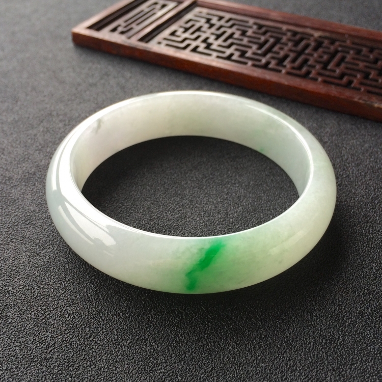 (超值推荐)糯冰种飘翠手镯(59.6mm)