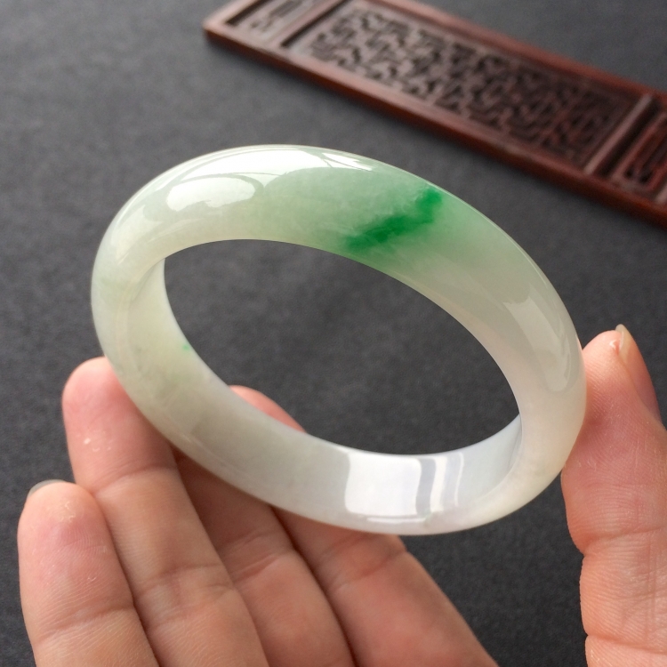 (超值推荐)糯冰种飘翠手镯(59.6mm)