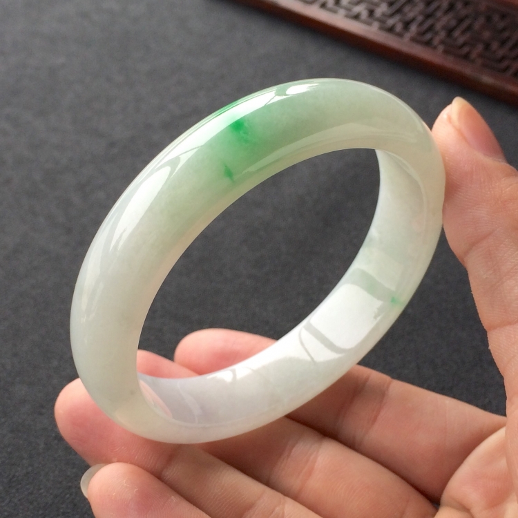 (超值推荐)糯冰种飘翠手镯(59.6mm)