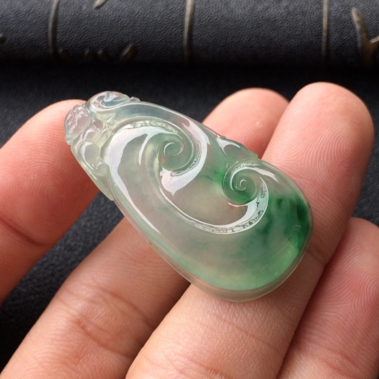 (超值推荐)冰种飘绿花如意挂件