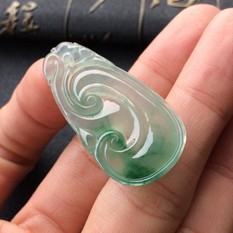 (超值推荐)冰种飘绿花如意挂件