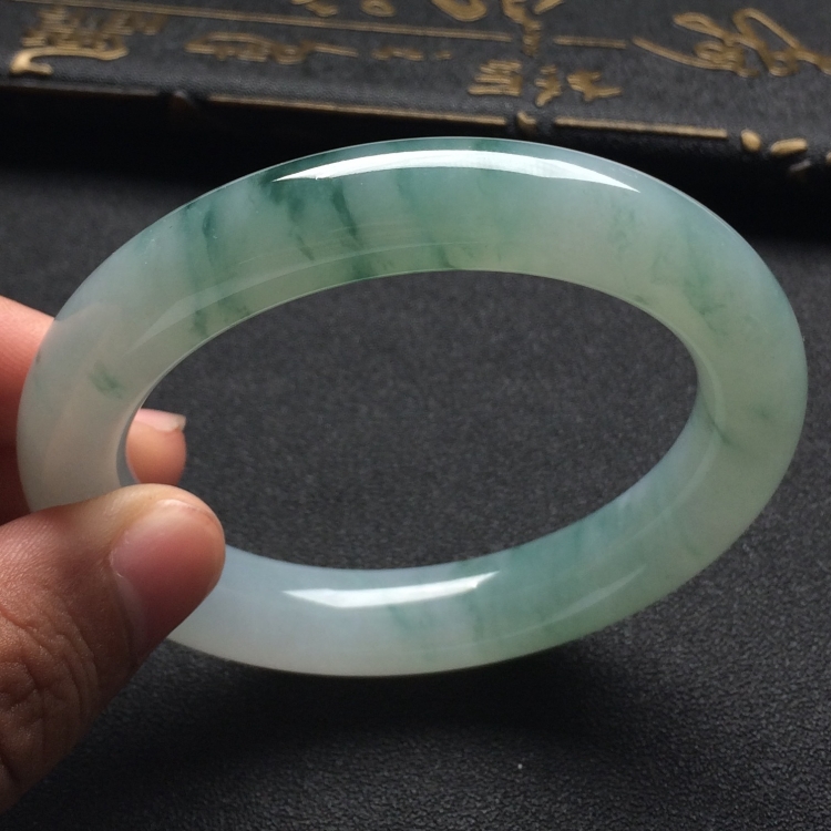 （超值推荐）糯冰种飘花圆条手镯（56mm）