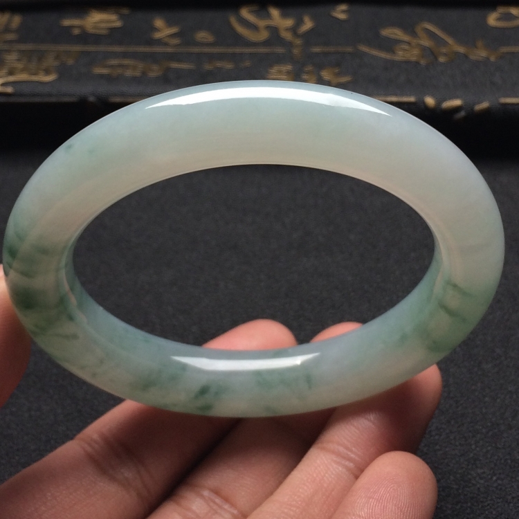 （超值推荐）糯冰种飘花圆条手镯（56mm）