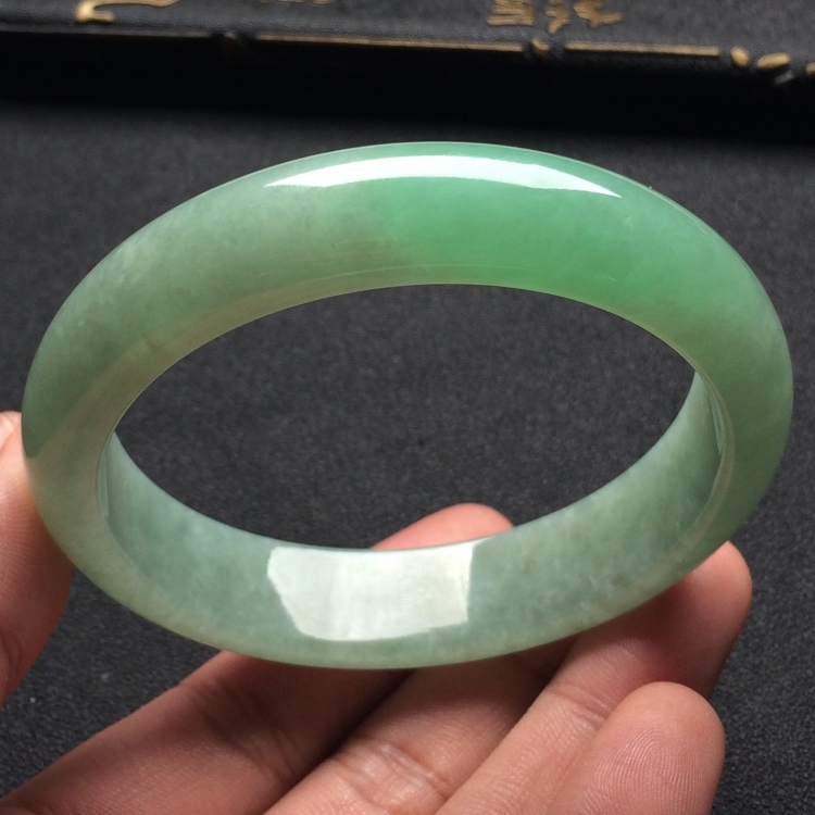 （超值推荐）糯冰种晴水手镯（60.4mm）