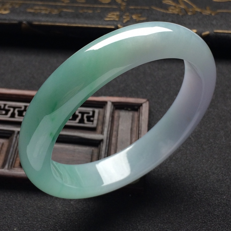 （超值推荐）糯冰种春带彩手镯（58mm）