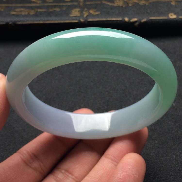 （超值推荐）糯冰种春带彩手镯（58mm）