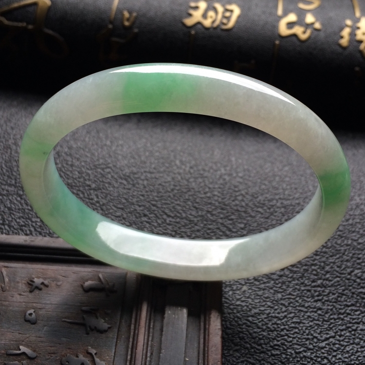（超值推荐）糯冰种晴水贵妃镯（55.7mm-46mm）