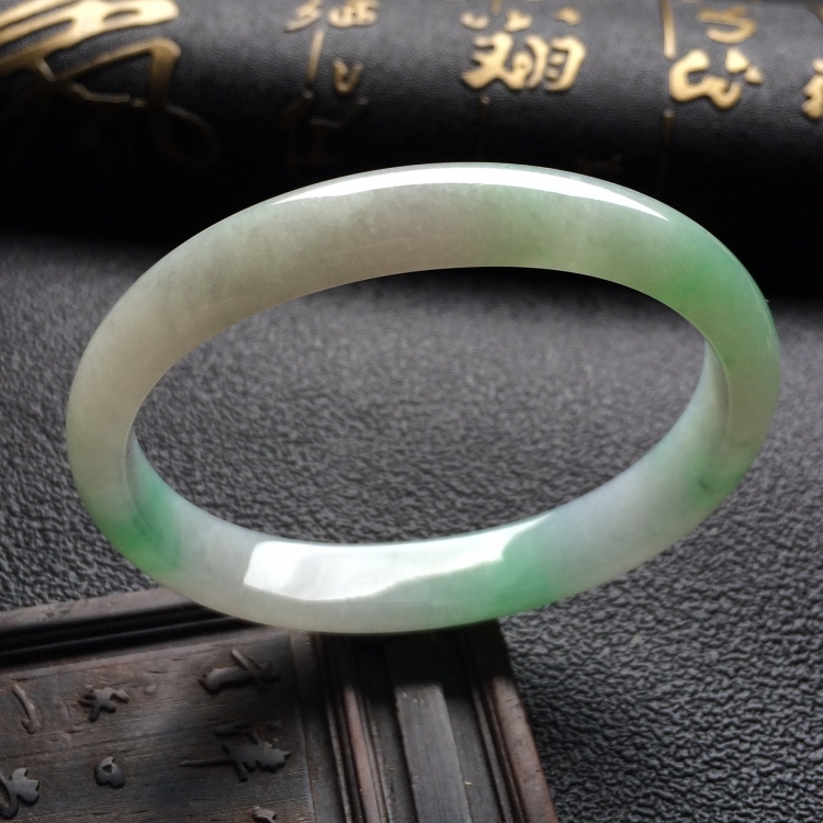 （超值推荐）糯冰种晴水贵妃镯（55.7mm-46mm）