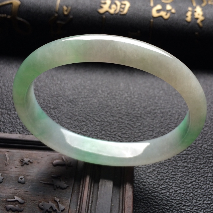 （超值推荐）糯冰种晴水贵妃镯（55.7mm-46mm）