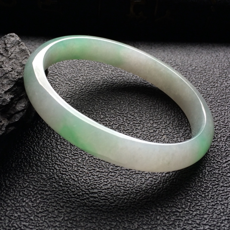 （超值推荐）糯冰种晴水贵妃镯（55.7mm-46mm）