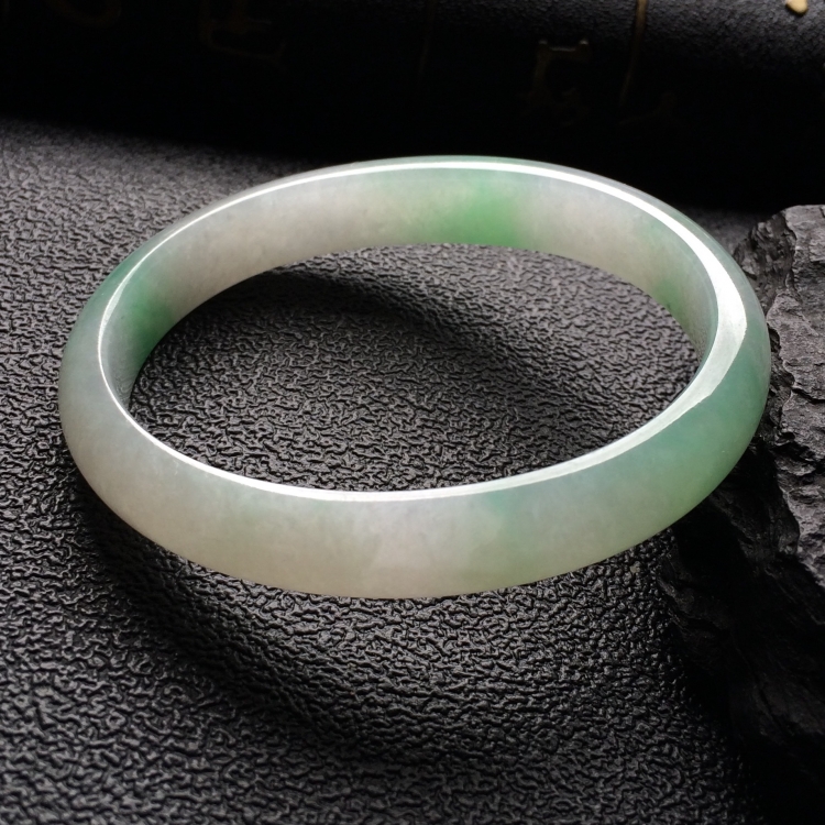 （超值推荐）糯冰种晴水贵妃镯（55.7mm-46mm）