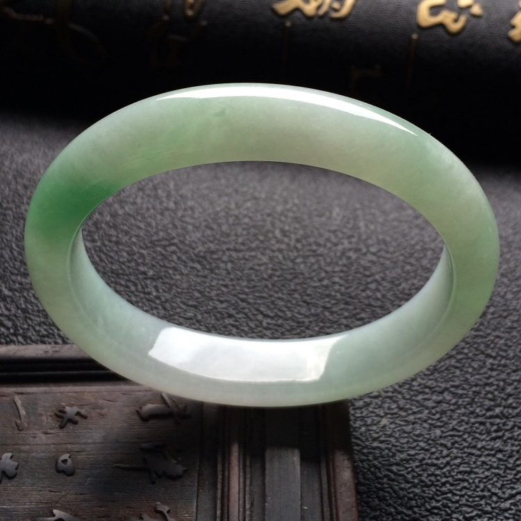 （超值推荐）糯冰种晴水贵妃镯（50.8mm-43.9mm）