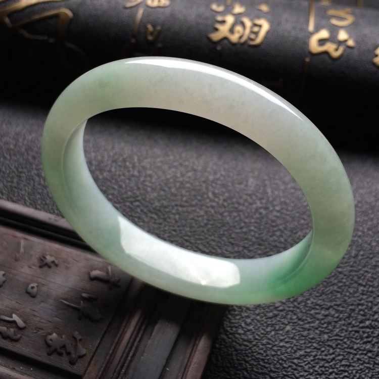 （超值推荐）糯冰种晴水贵妃镯（50.8mm-43.9mm）