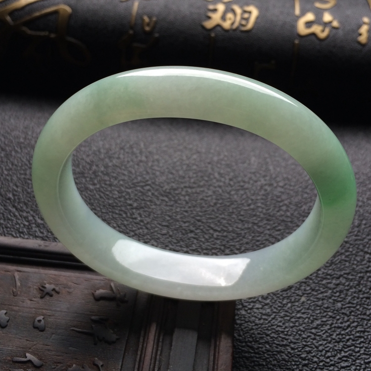 （超值推荐）糯冰种晴水贵妃镯（50.8mm-43.9mm）