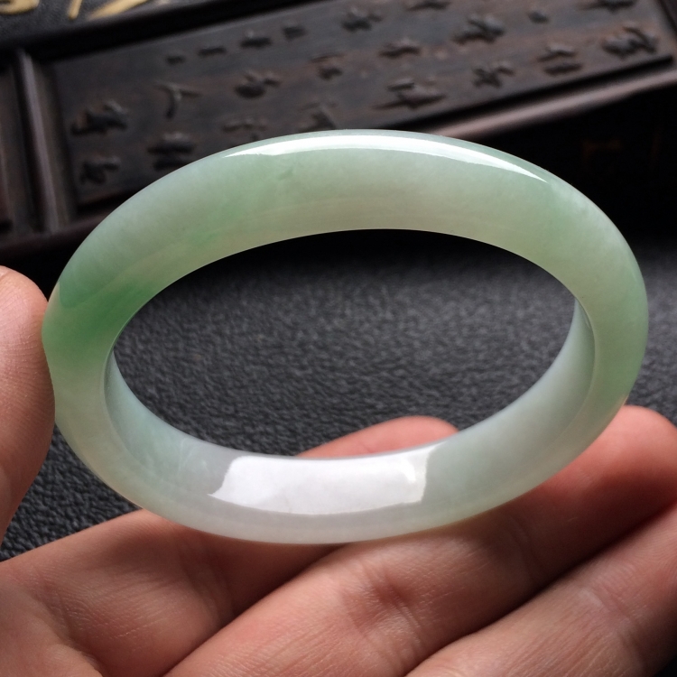 （超值推荐）糯冰种晴水贵妃镯（50.8mm-43.9mm）