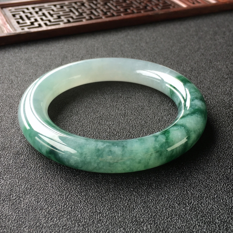 (超值推荐)糯冰种飘花圆条手镯(54.1mm)