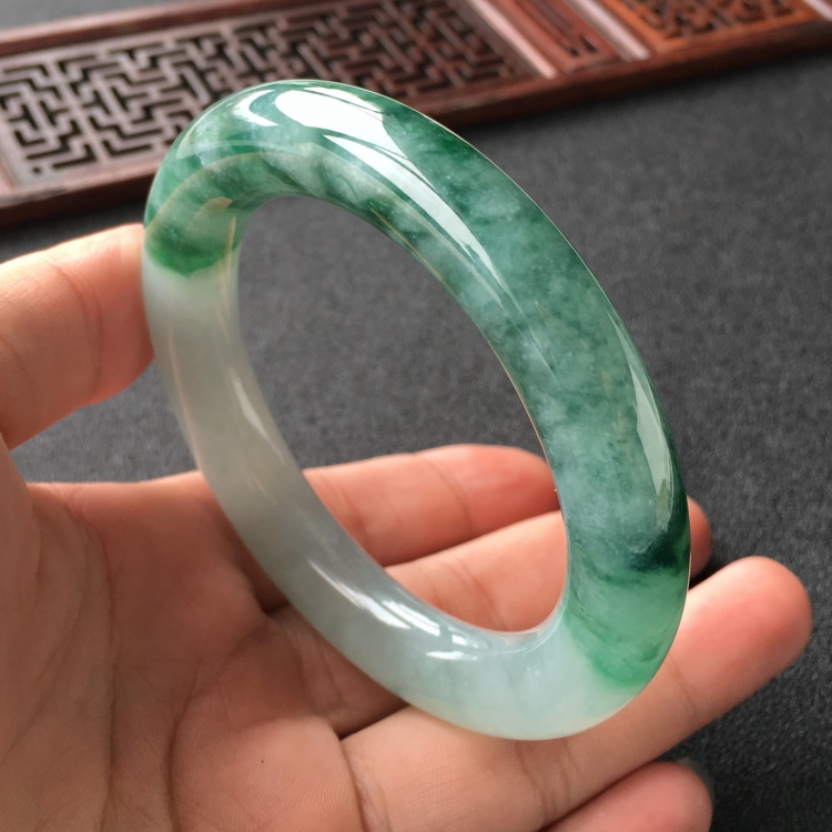 (超值推荐)糯冰种飘花圆条手镯(54.1mm)
