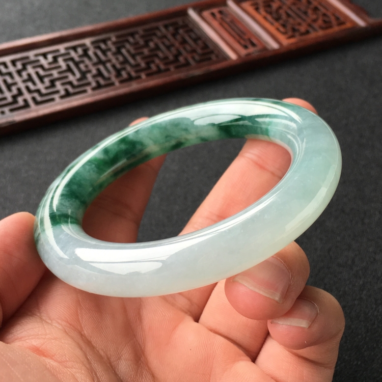 (超值推荐)糯冰种飘花圆条手镯(54.1mm)