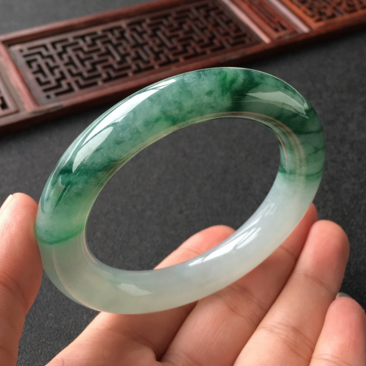 (超值推荐)糯冰种飘花圆条手镯(54.1mm)