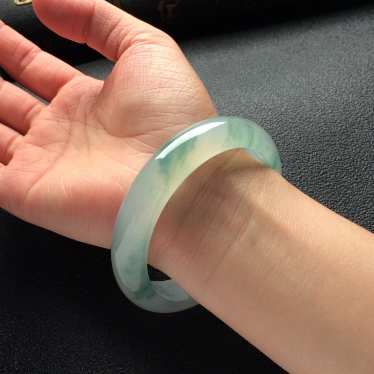 （超值推荐）冰种飘花手镯（57mm）