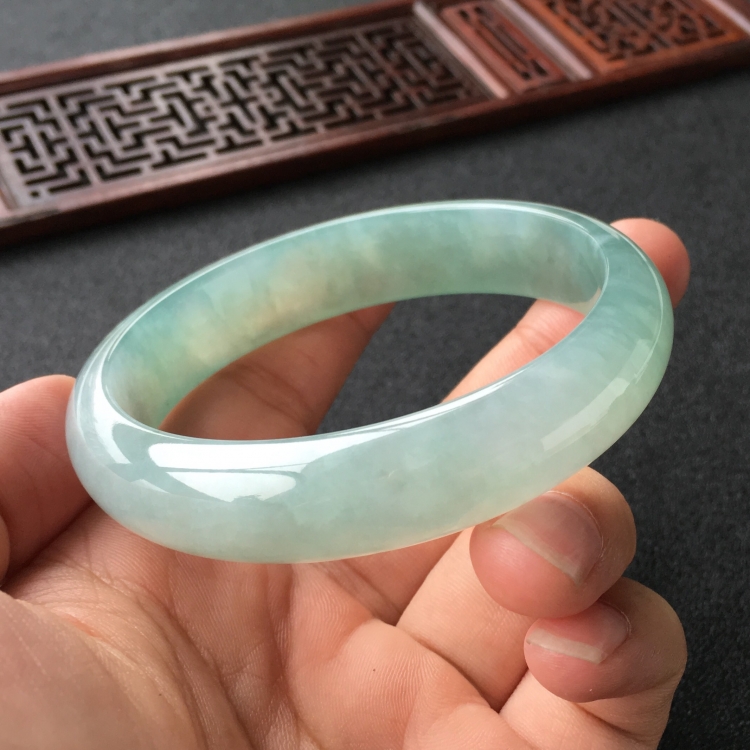 (超值推荐)糯冰种晴水手镯(60mm)