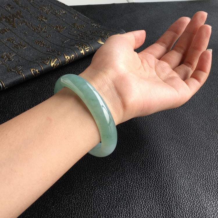 (超值推荐)糯冰种晴水手镯(60mm)