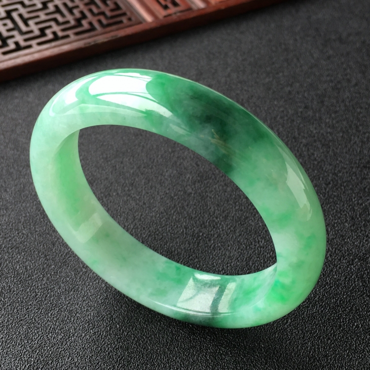 (超值推荐)糯冰种飘翠手镯(54.8mm)