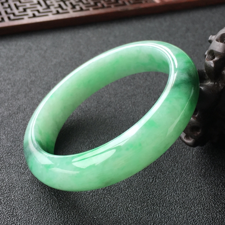(超值推荐)糯冰种飘翠手镯(54.8mm)