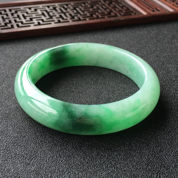 (超值推荐)糯冰种飘翠手镯(54.8mm)