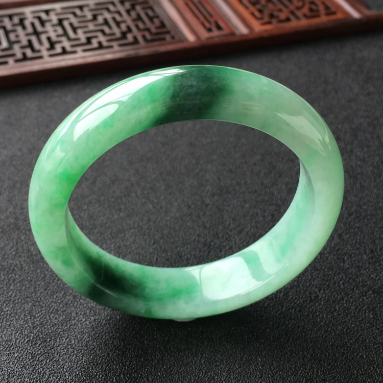 (超值推荐)糯冰种飘翠手镯(54.8mm)