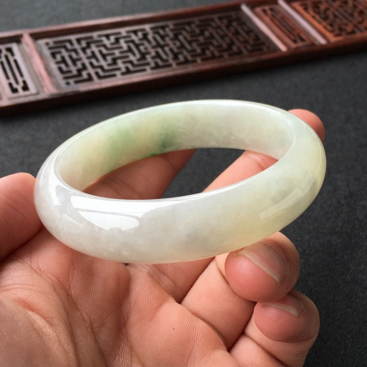 (超值推荐)糯冰种飘翠手镯(57.6mm)