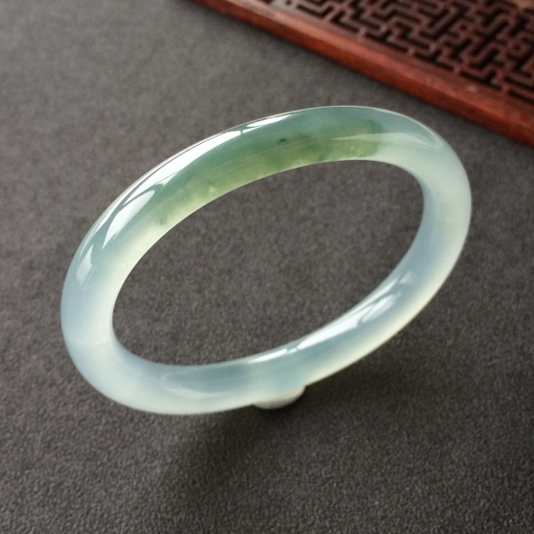 (超值推荐)冰种飘花贵妃镯(55mm-47.6mm)