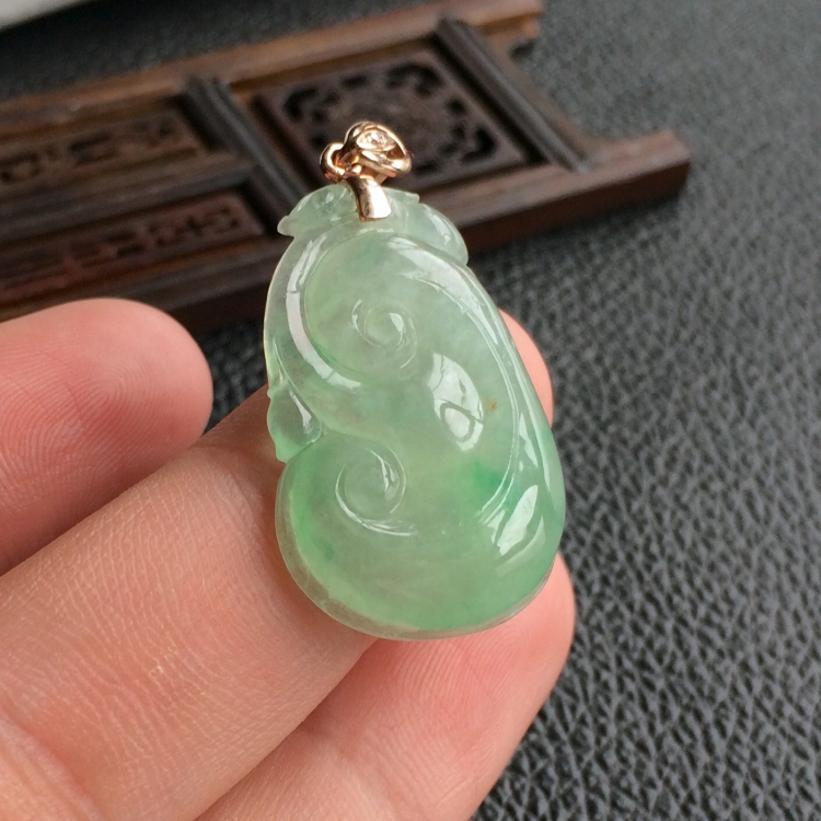 (超值推荐)冰种飘翠如意挂件(金扣)