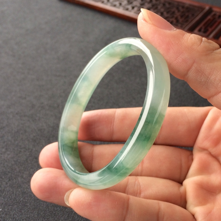 (超值推荐)冰种飘花贵妃镯(55.2mm-45.2mm)