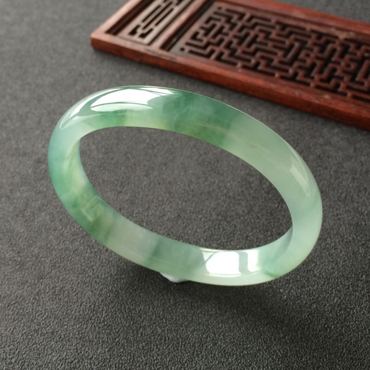 (超值推荐)冰种飘花贵妃镯(55.2mm-45.2mm)