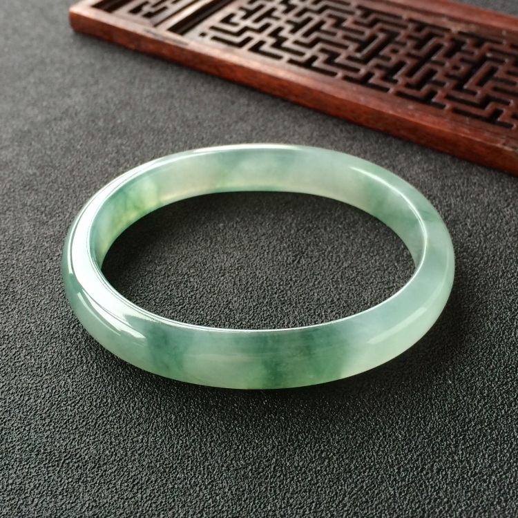 (超值推荐)冰种飘花贵妃镯(55.2mm-45.2mm)