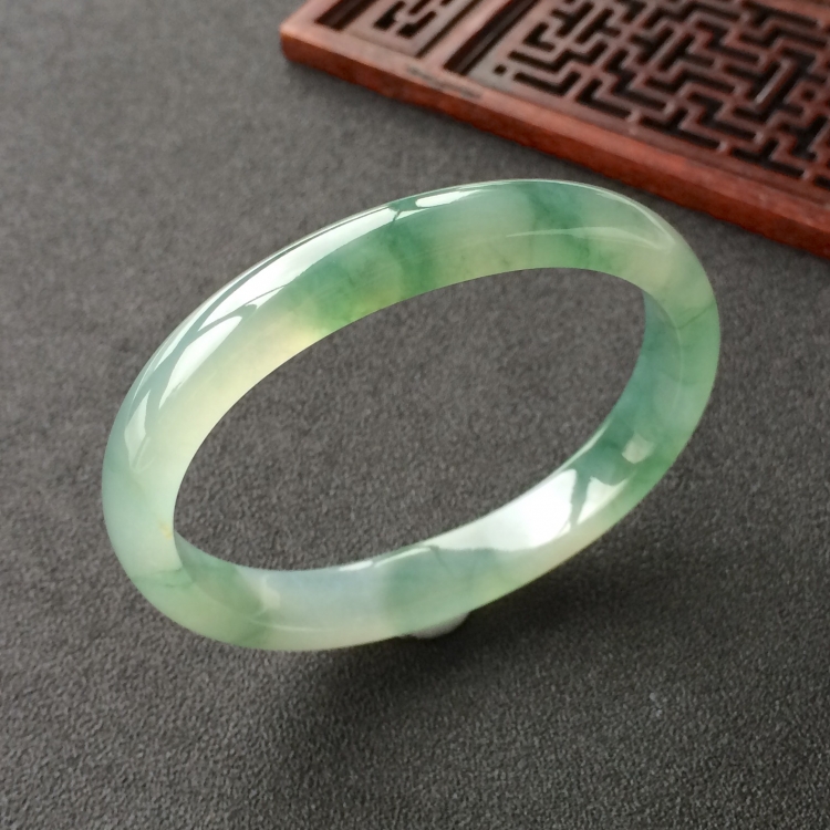 (超值推荐)冰种飘花贵妃镯(55.2mm-45.2mm)