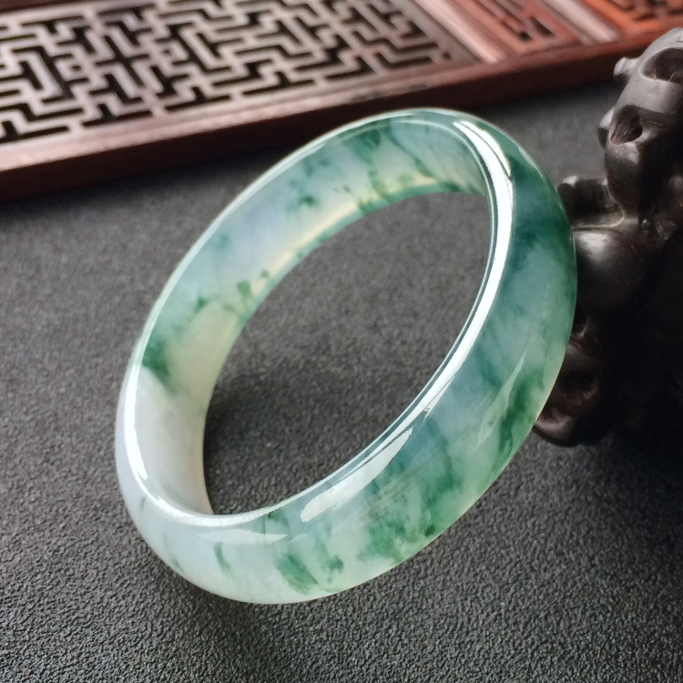 (超值推荐)冰种飘花贵妃镯(50.8mm-44.8mm)