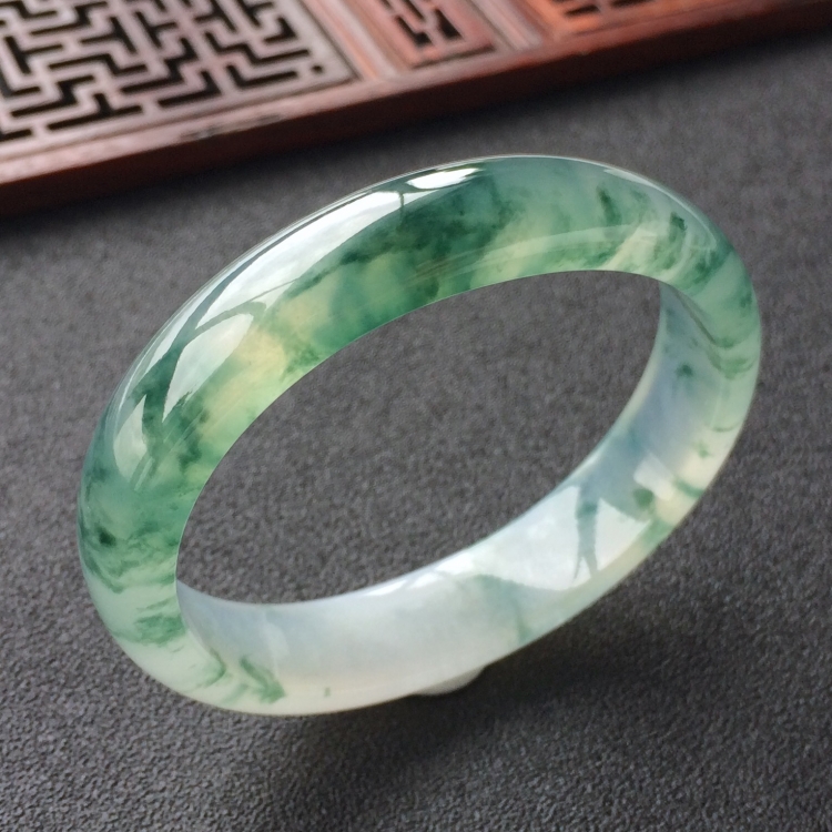 (超值推荐)冰种飘花贵妃镯(50.8mm-44.8mm)