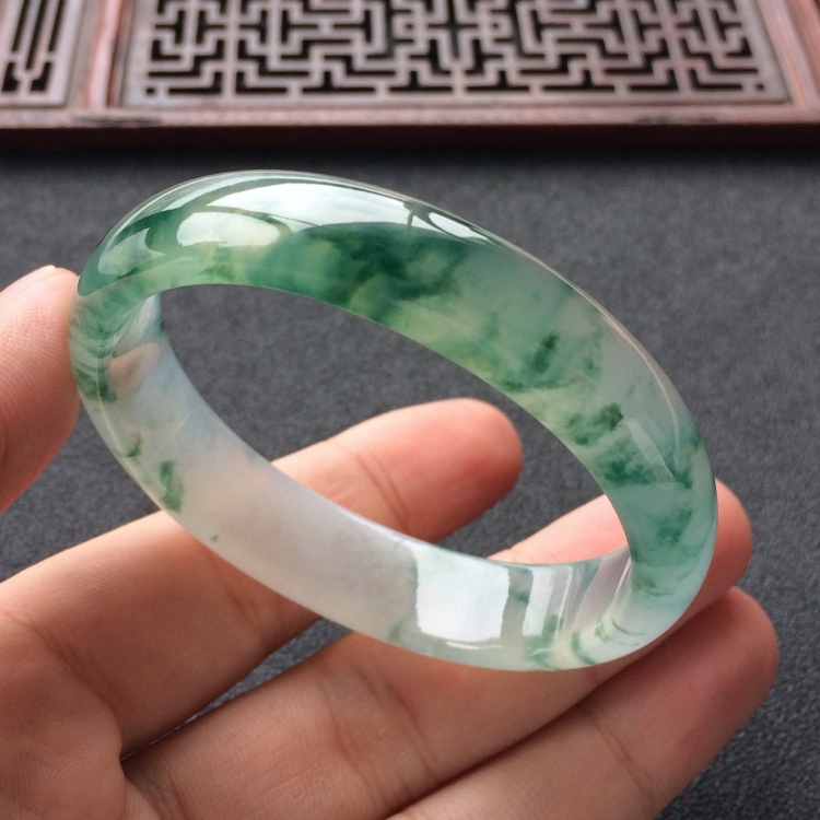 (超值推荐)冰种飘花贵妃镯(50.8mm-44.8mm)